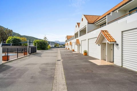 Property building, Day, Neighbourhood, Natural landscape, Mountain view, Street view