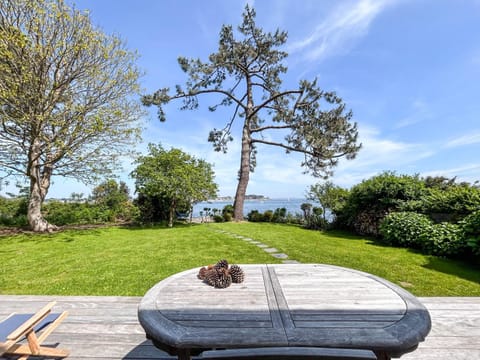 Garden, Sea view