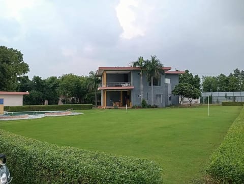 7BR Farmhouse Wid Private Pool by Especial Rentals Villa in Gurugram