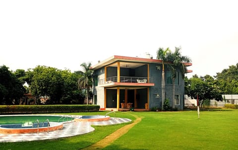 Property building, Swimming pool