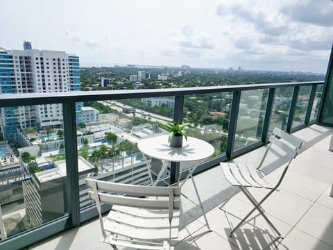 Patio, View (from property/room), Balcony/Terrace, City view