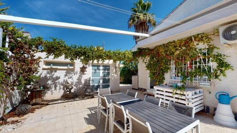 Property building, Patio, Garden, View (from property/room), Balcony/Terrace, Dining area, Garden view