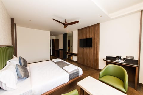 Bed, TV and multimedia, Bedroom, air conditioner