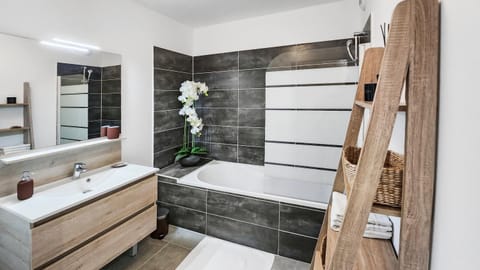 Bathroom, Decorative detail, Bath, wardrobe