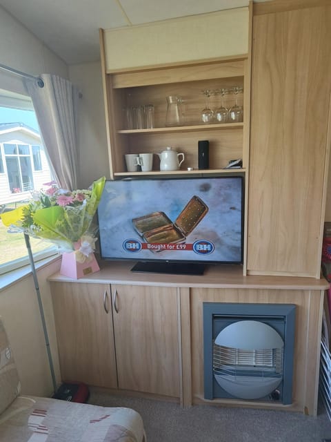 Caravan for rent Vista 6 berth Campground/ 
RV Resort in Tendring District