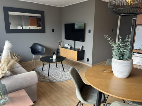 TV and multimedia, Seating area, Evening entertainment