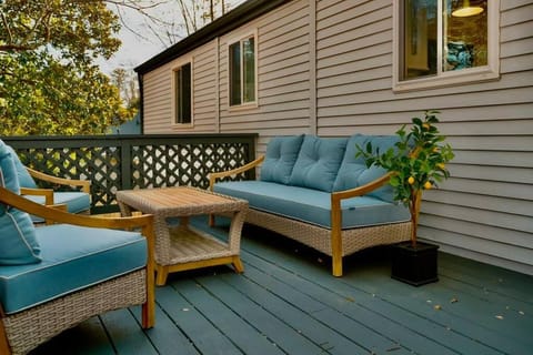 Patio, Day, Balcony/Terrace, Seating area