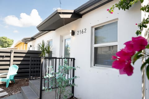 Property building, Day, Garden, View (from property/room), Balcony/Terrace, Garden view