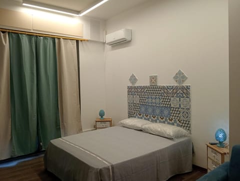 Bedroom, air conditioner