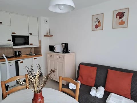 L'Evasion, F2 proche mer et commerce, parking & wifi Apartment in Normandy