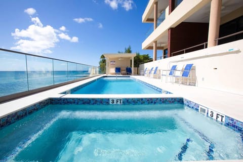 SeaDreams 4 - Luxury Condo with Shared Pool, Hot Tub, Rooftop Lounge Apartment in West Bay