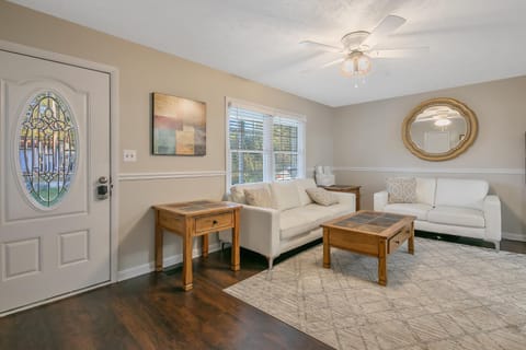 Living room, Photo of the whole room, Seating area