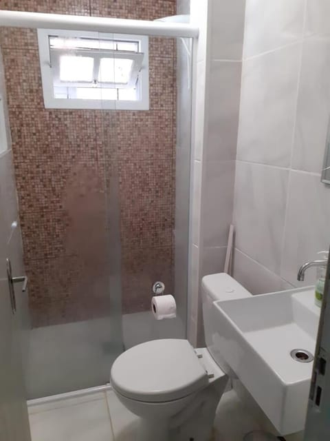 Shower, Toilet