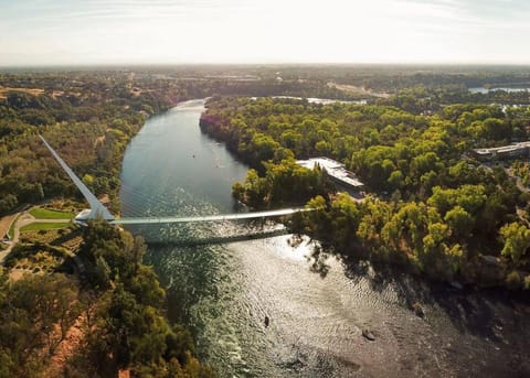 Sacramento River Retreat! House in Redding