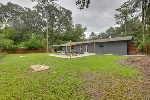 1 Mi to Ben Hill Griffin Stadium Home with Patio! House in Gainesville