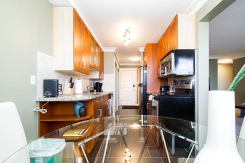 Vibrant Escapade Bright one Bedroom Apartment in Edmonton