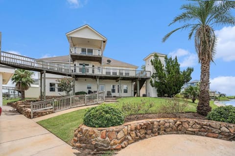 Fisherman's Paradise - Waterfront - Bring Your Boat House in Brazoria County