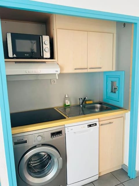 Kitchen or kitchenette, dishwasher, stove, washing machine