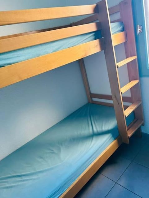 Bed, Bedroom, bunk bed