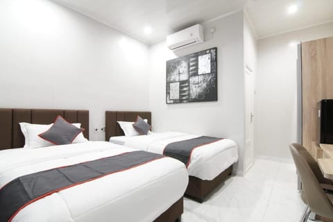 Bed, Photo of the whole room, Bedroom, air conditioner