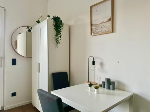 Modern Stylish Studio with Free Parking Apartment in Vienna