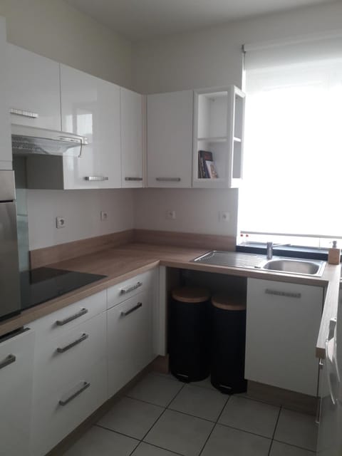 Kitchen or kitchenette, oven, stove