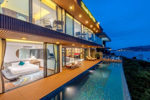 Property building, Patio, Night, Natural landscape, View (from property/room), Balcony/Terrace, Pool view, Swimming pool, sunbed