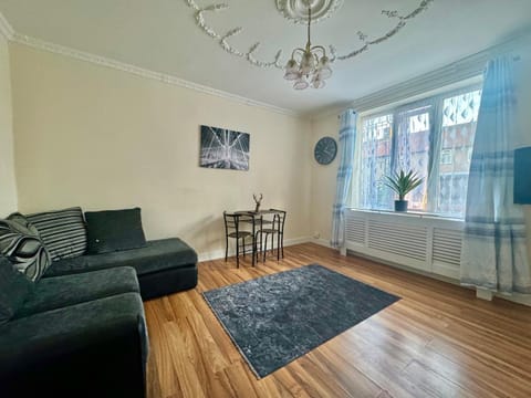 Dagenham Comfort House Apartment in Barking