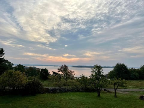 Boende på SydKoster med havsutsikt och nära till bryggor House in Västra Götaland County