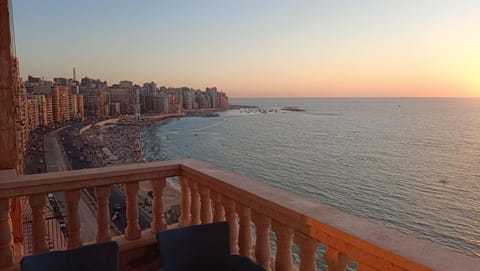 شقة فى قلب ميامي Apartment in Alexandria