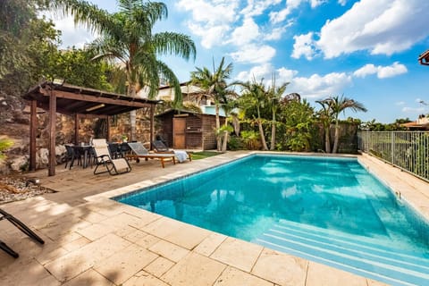 Garden, Garden view, Pool view, Swimming pool, sunbed