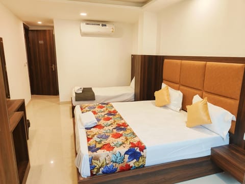 Hotel KDS Plaza International Bed and Breakfast in New Delhi