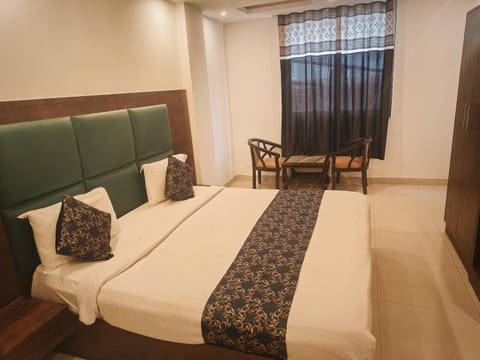 Hotel KDS Plaza International Bed and Breakfast in New Delhi