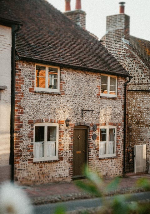 Property building, Facade/entrance, Neighbourhood, Living room, Street view