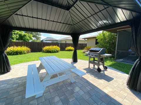 Patio, Day, BBQ facilities, BBQ facilities, Garden, Garden view