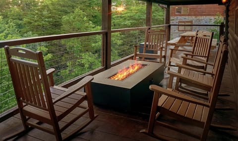 Experience Luxury and Serenity Just Minutes from Top Attractions Private Indoor Pool Hot Tub House in Pigeon Forge