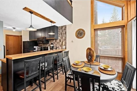 Ski-in Ski-out Townhome at Lutsen Mountain, Pool, Hot Tub, Fitness, Sauna and more! Apartment in Lutsen