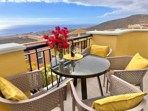 Patio, Day, Natural landscape, View (from property/room), Balcony/Terrace, Seating area, Dining area, Mountain view, Sea view