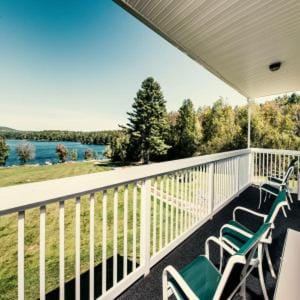 Crescent Lake Inn and Suites Inn in Wolfeboro