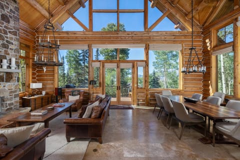 Living room, Seating area, Dining area, Mountain view, Mountain view