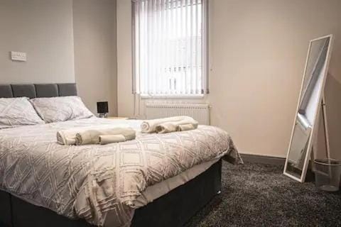 Flow Homes Bed and Breakfast in Stoke-on-Trent