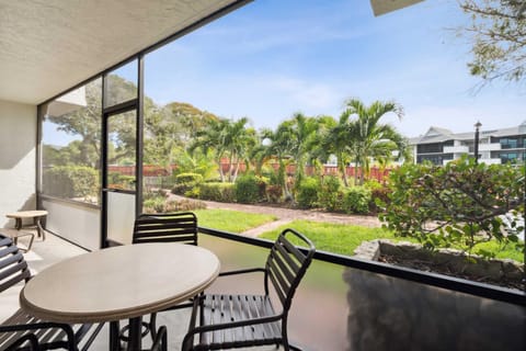 End Unit - Renovated Resort Views and Close to the Lobby House in Naples