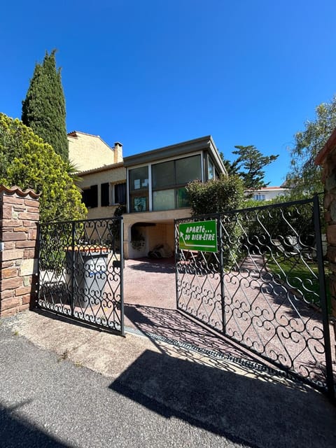 Property building, Neighbourhood, Street view