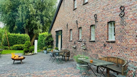 Property building, Spring, Garden, Seating area