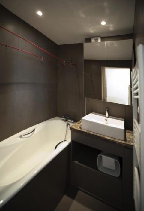 Résidence Aravis - Appartement moderne & lumineux · Centre station · Balcon MAE-0124 Apartment in Les Allues