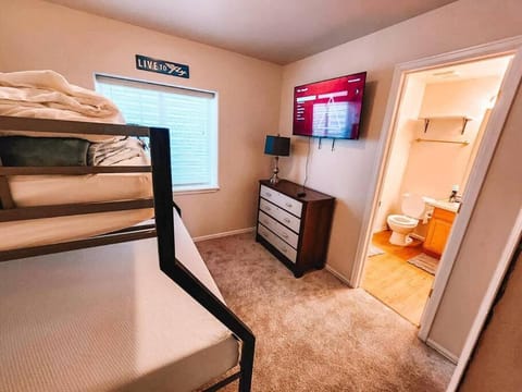 Palmer Lake near AF Academy Pet Friendly King Bed 4 TVs Maison in Palmer Lake