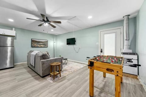 Luxury 5BD 5min DownTown Airport and Firepit BBQ Villa in Austin