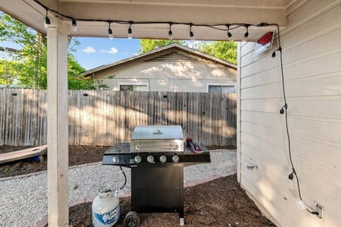 Entire Duplex - 10 Min From Downtown - Sleeps 20 Haus in South Congress