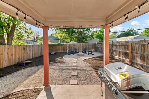 Entire Duplex - 10 Min From Downtown - Sleeps 20 Haus in South Congress