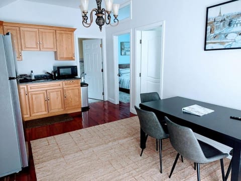 Spacious Two Bedroom Apartment Casa in Natick